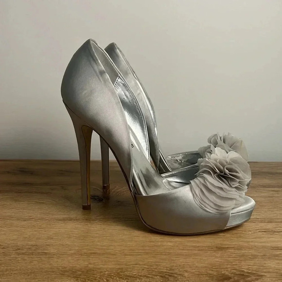 Audrey Brooke silver heels size 7 - Picture 9 of 16